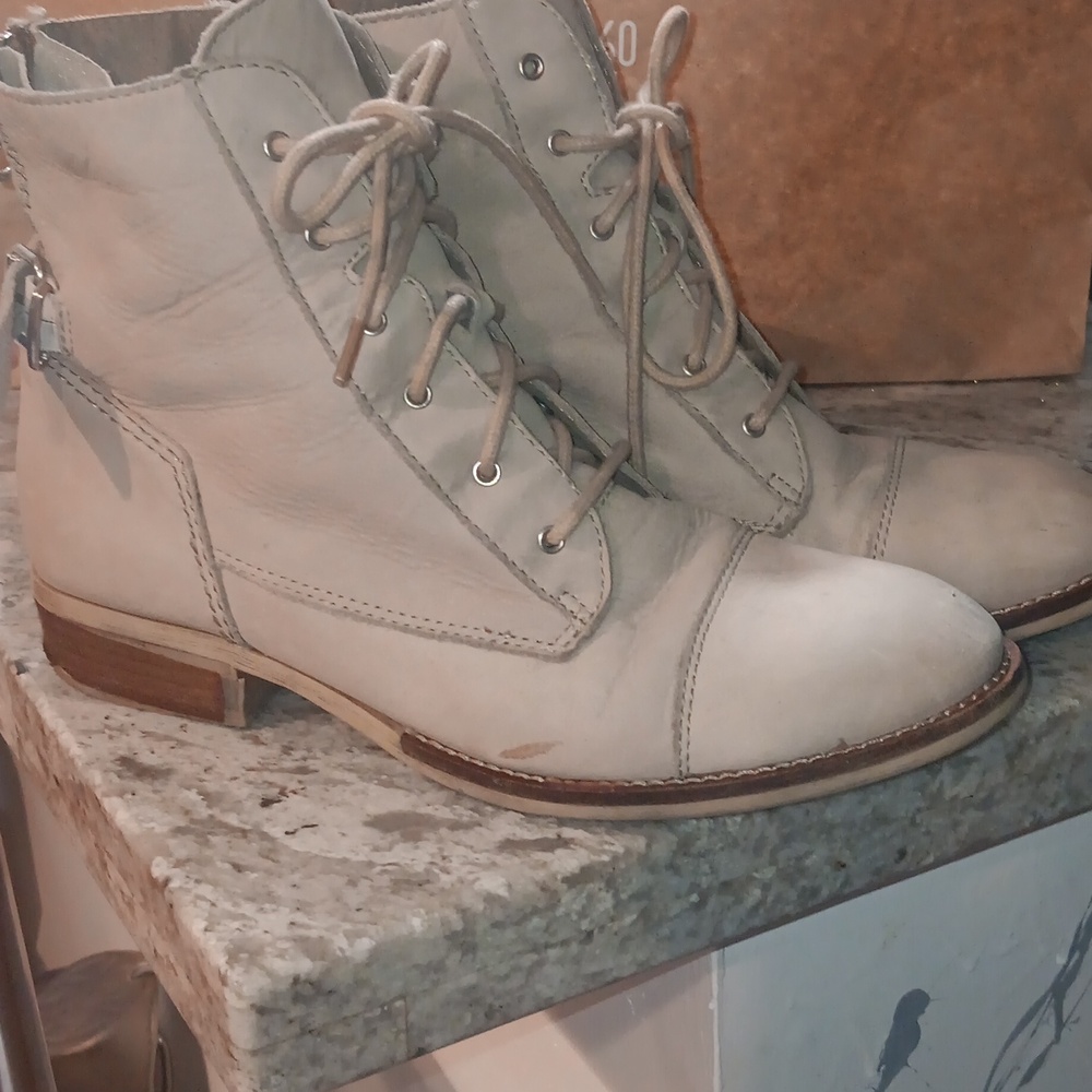 ALDO ANKLE BOOTS